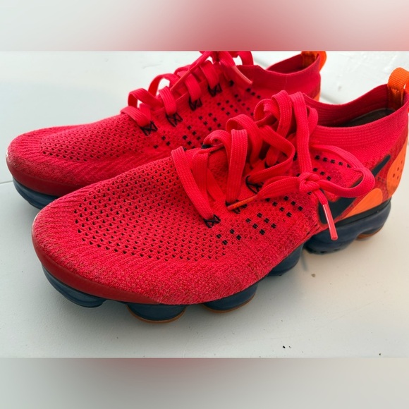 Red Nike Air Vapormax Flyknit 3 trainers Size-8 - Picture 3 of 7